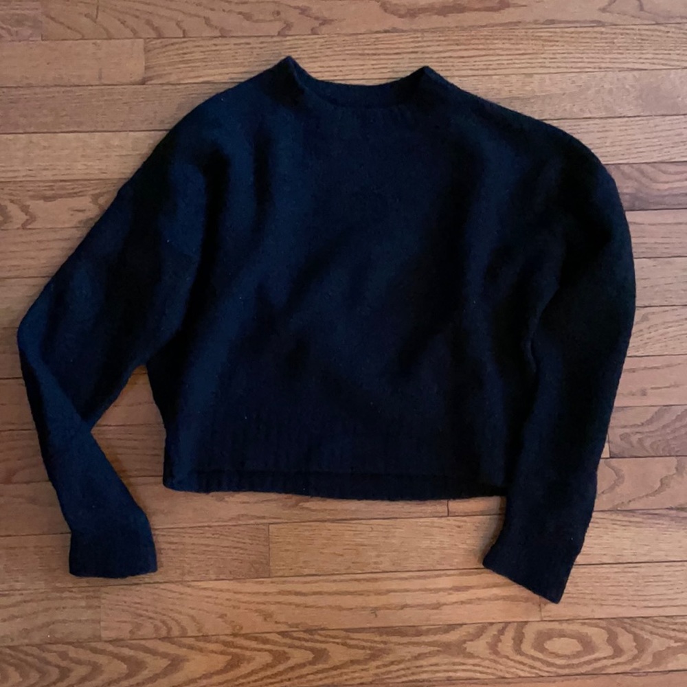 Everlane Boucle Cropped Black Sweater, Medium